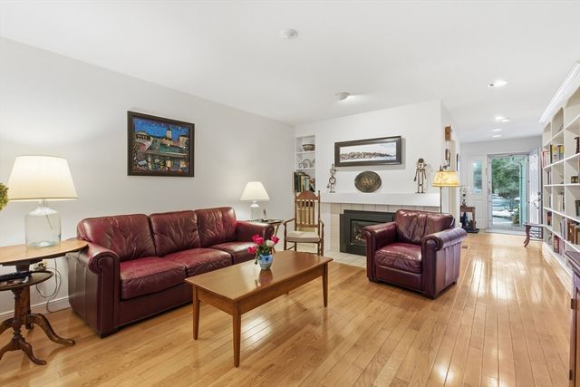 18 Quail Run 18, Acton, MA 01720