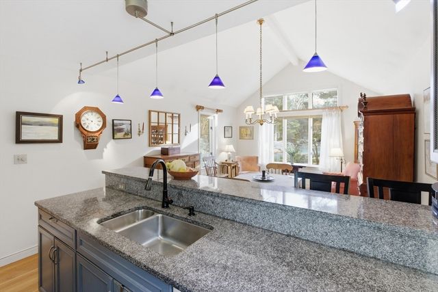 18 Quail Run 18, Acton, MA 01720