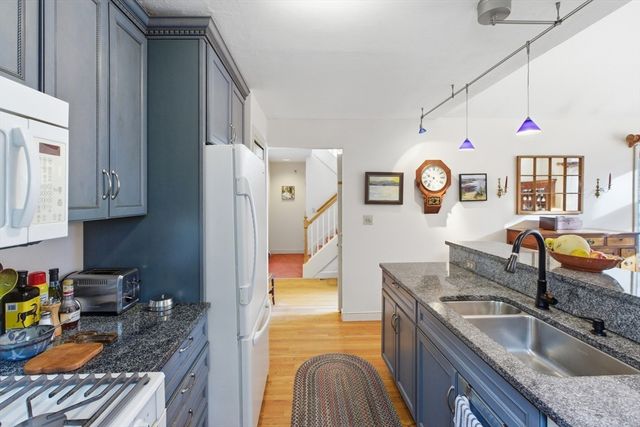 18 Quail Run 18, Acton, MA 01720