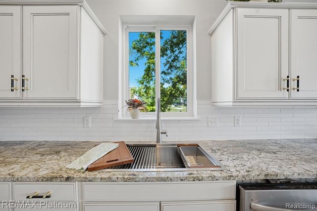 4075 Highcrest Drive, Brighton, MI 48116