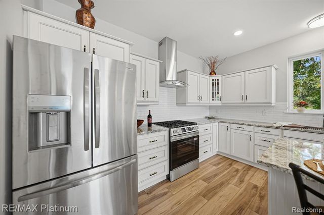 4075 Highcrest Drive, Brighton, MI 48116