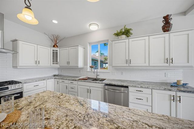 4075 Highcrest Drive, Brighton, MI 48116