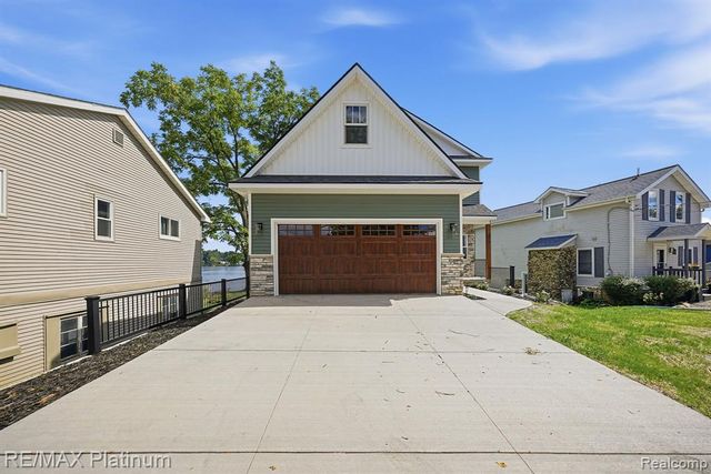 4075 Highcrest Drive, Brighton, MI 48116