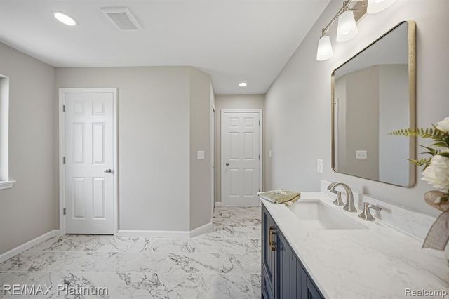 4075 Highcrest Drive, Brighton, MI 48116