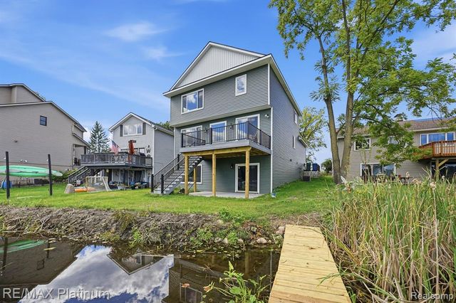 4075 Highcrest Drive, Brighton, MI 48116