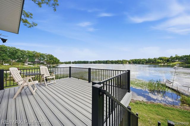 4075 Highcrest Drive, Brighton, MI 48116