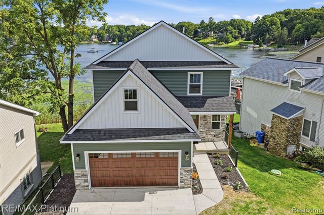 4075 Highcrest Drive, Brighton, MI 48116