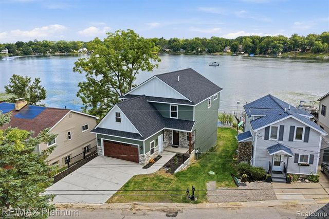 4075 Highcrest Drive, Brighton, MI 48116