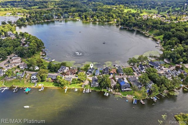 4075 Highcrest Drive, Brighton, MI 48116
