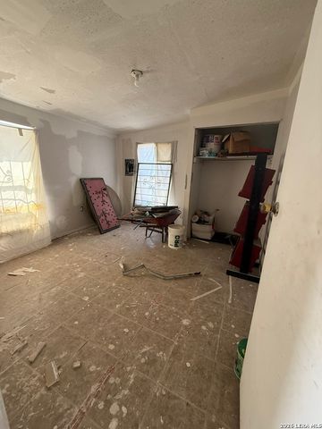 613 VFW Blvd., San Antonio, TX 78214