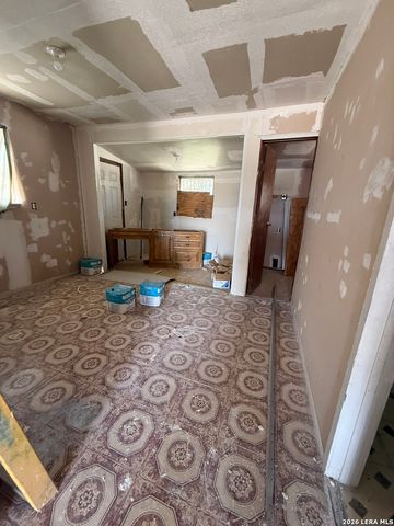 613 VFW Blvd., San Antonio, TX 78214