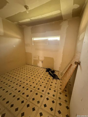 613 VFW Blvd., San Antonio, TX 78214