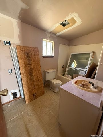 613 VFW Blvd., San Antonio, TX 78214