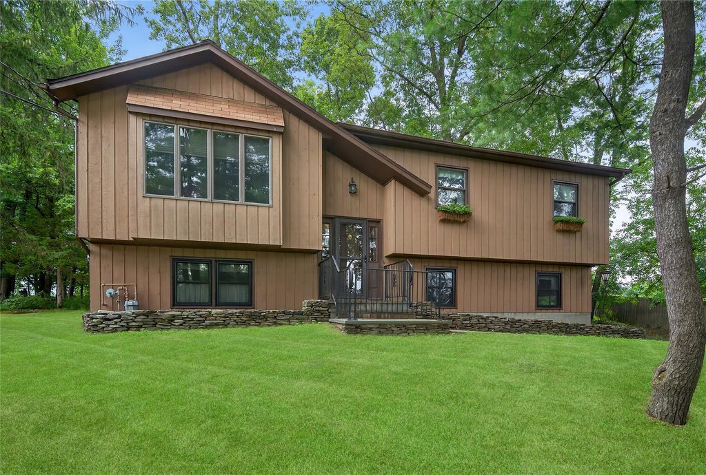 3 Robert Drive, Florida, NY 10921