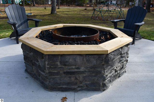 1720 Iroquois Trail, National City, MI 48748