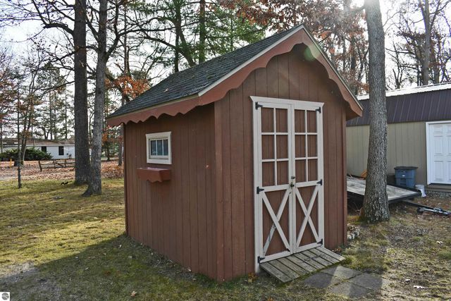 1720 Iroquois Trail, National City, MI 48748