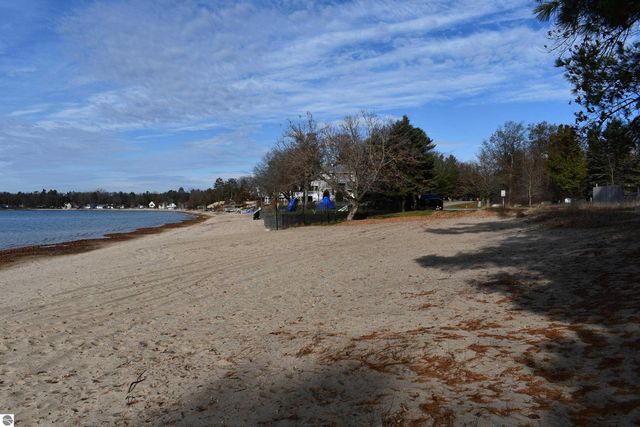 1720 Iroquois Trail, National City, MI 48748