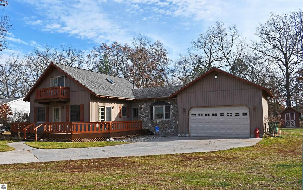 1720 Iroquois Trail, National City, MI 48748