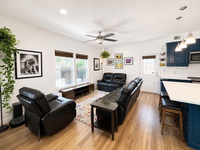 1612 N Miriam Ave B, Austin, TX 78702