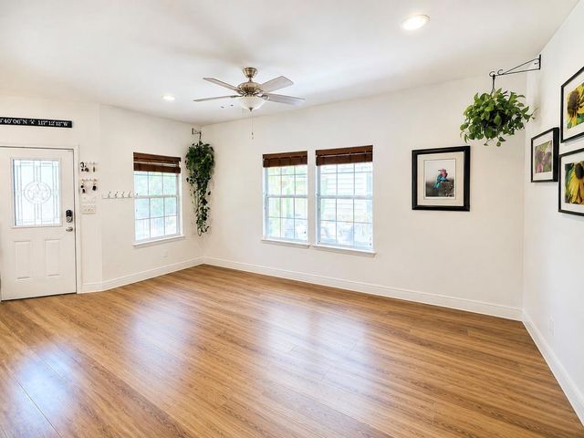 1612 N Miriam Ave B, Austin, TX 78702