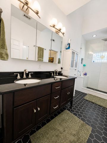 1612 N Miriam Ave B, Austin, TX 78702