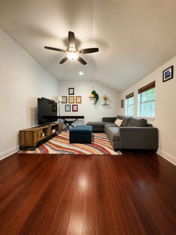 1612 N Miriam Ave B, Austin, TX 78702