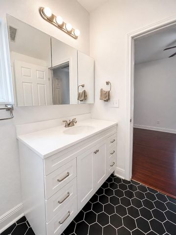 1612 N Miriam Ave B, Austin, TX 78702