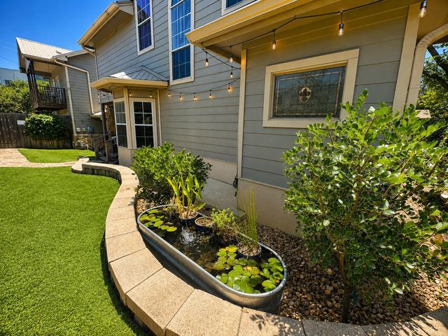 1612 N Miriam Ave B, Austin, TX 78702