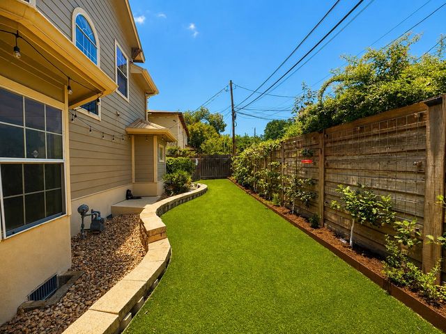 1612 N Miriam Ave B, Austin, TX 78702