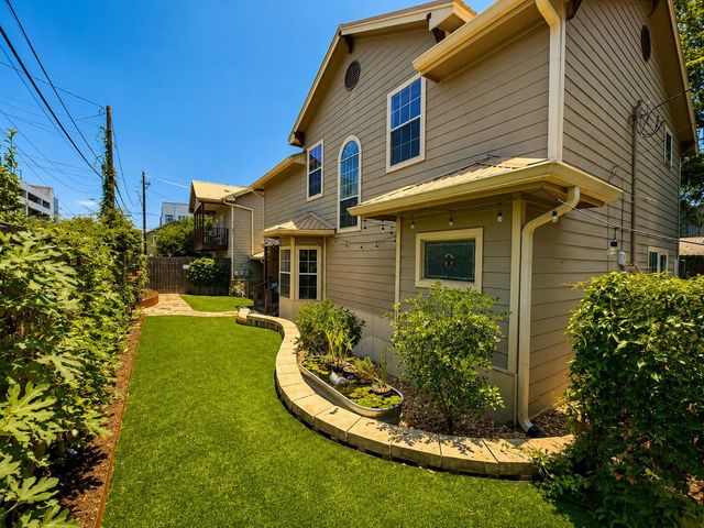 1612 N Miriam Ave B, Austin, TX 78702