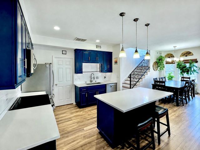 1612 N Miriam Ave B, Austin, TX 78702