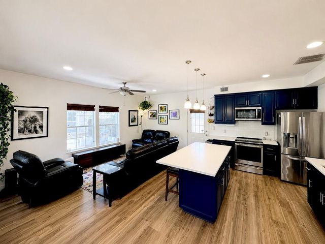 1612 N Miriam Ave B, Austin, TX 78702