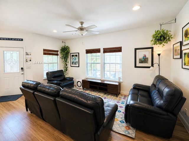 1612 N Miriam Ave B, Austin, TX 78702