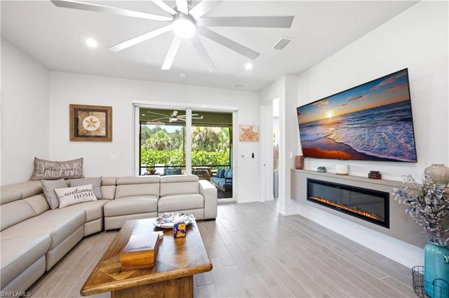 998 Enbrook LOOP, Naples, FL 34114