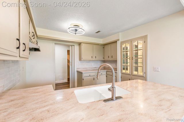 1680 Cliffs Landing 302E, Ypsilanti Charter Township, MI 48198