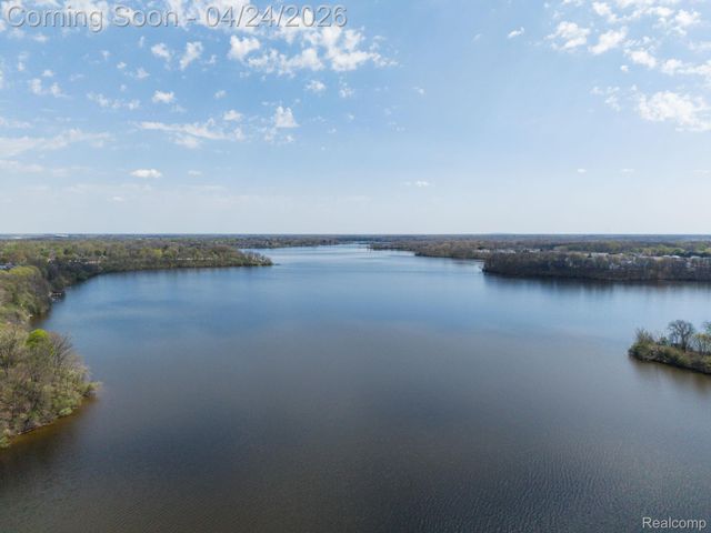 1680 Cliffs Landing 302E, Ypsilanti Charter Township, MI 48198