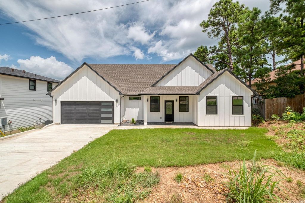 308 Makaha DR, Bastrop, TX 78602