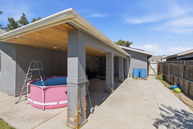 13415 S Vanderburgh Street, Caruthers, CA 93609