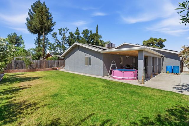 13415 S Vanderburgh Street, Caruthers, CA 93609