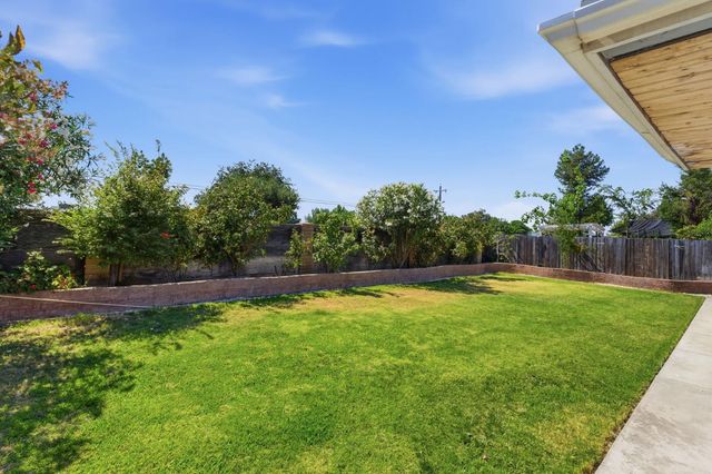 13415 S Vanderburgh Street, Caruthers, CA 93609