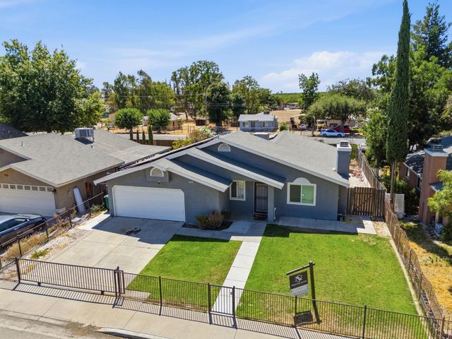 13415 S Vanderburgh Street, Caruthers, CA 93609