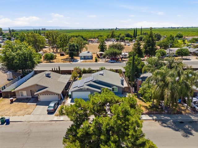13415 S Vanderburgh Street, Caruthers, CA 93609