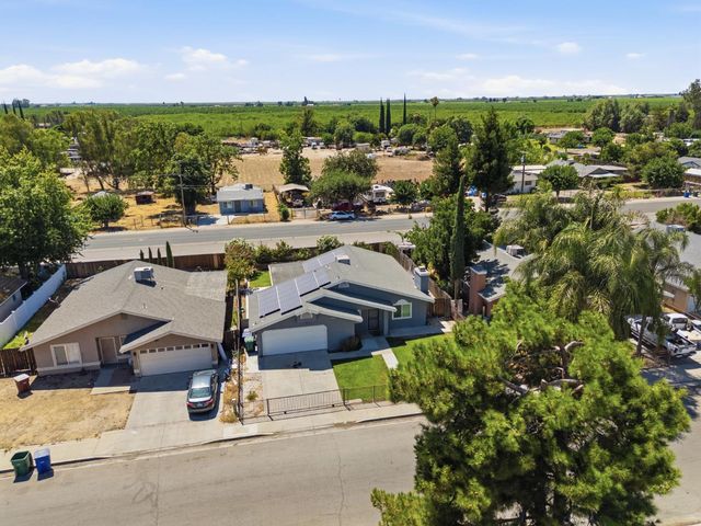 13415 S Vanderburgh Street, Caruthers, CA 93609