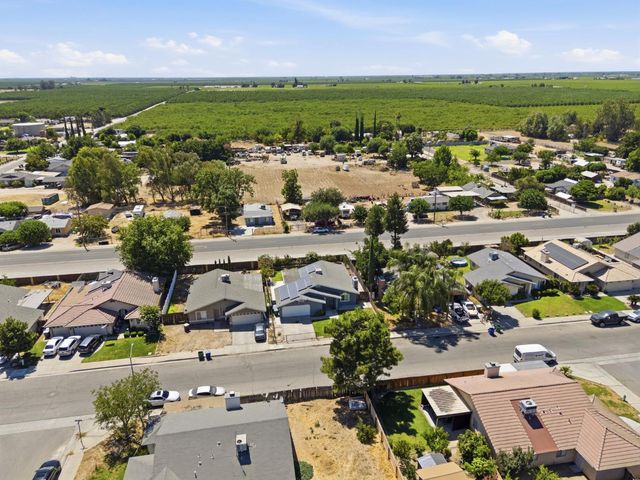 13415 S Vanderburgh Street, Caruthers, CA 93609