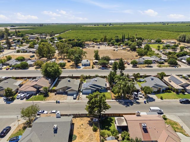 13415 S Vanderburgh Street, Caruthers, CA 93609