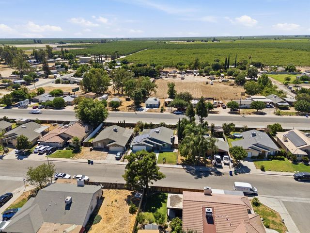 13415 S Vanderburgh Street, Caruthers, CA 93609