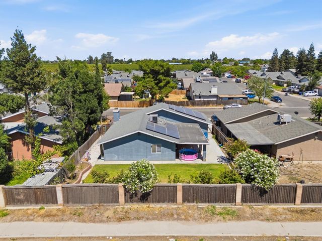 13415 S Vanderburgh Street, Caruthers, CA 93609
