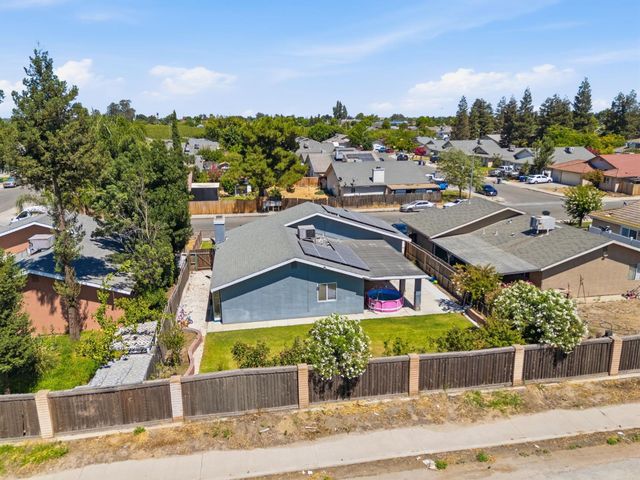 13415 S Vanderburgh Street, Caruthers, CA 93609