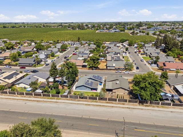 13415 S Vanderburgh Street, Caruthers, CA 93609