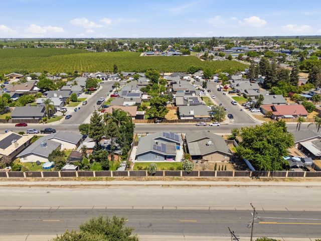 13415 S Vanderburgh Street, Caruthers, CA 93609
